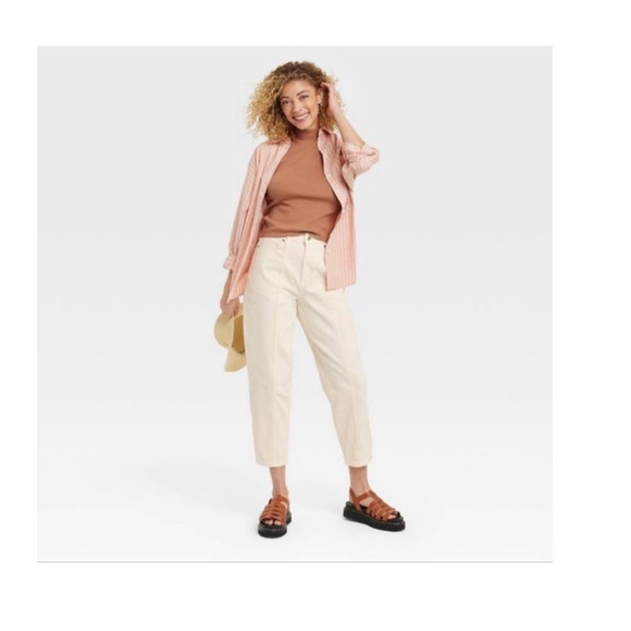 a new day Denim - New a new day Tapered Leg Highest Rise Relaxed Hip & Thigh Cream Jeans Sz 6